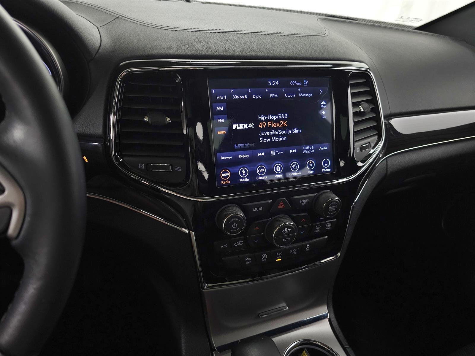 Used 2019 White Jeep Overland image 25