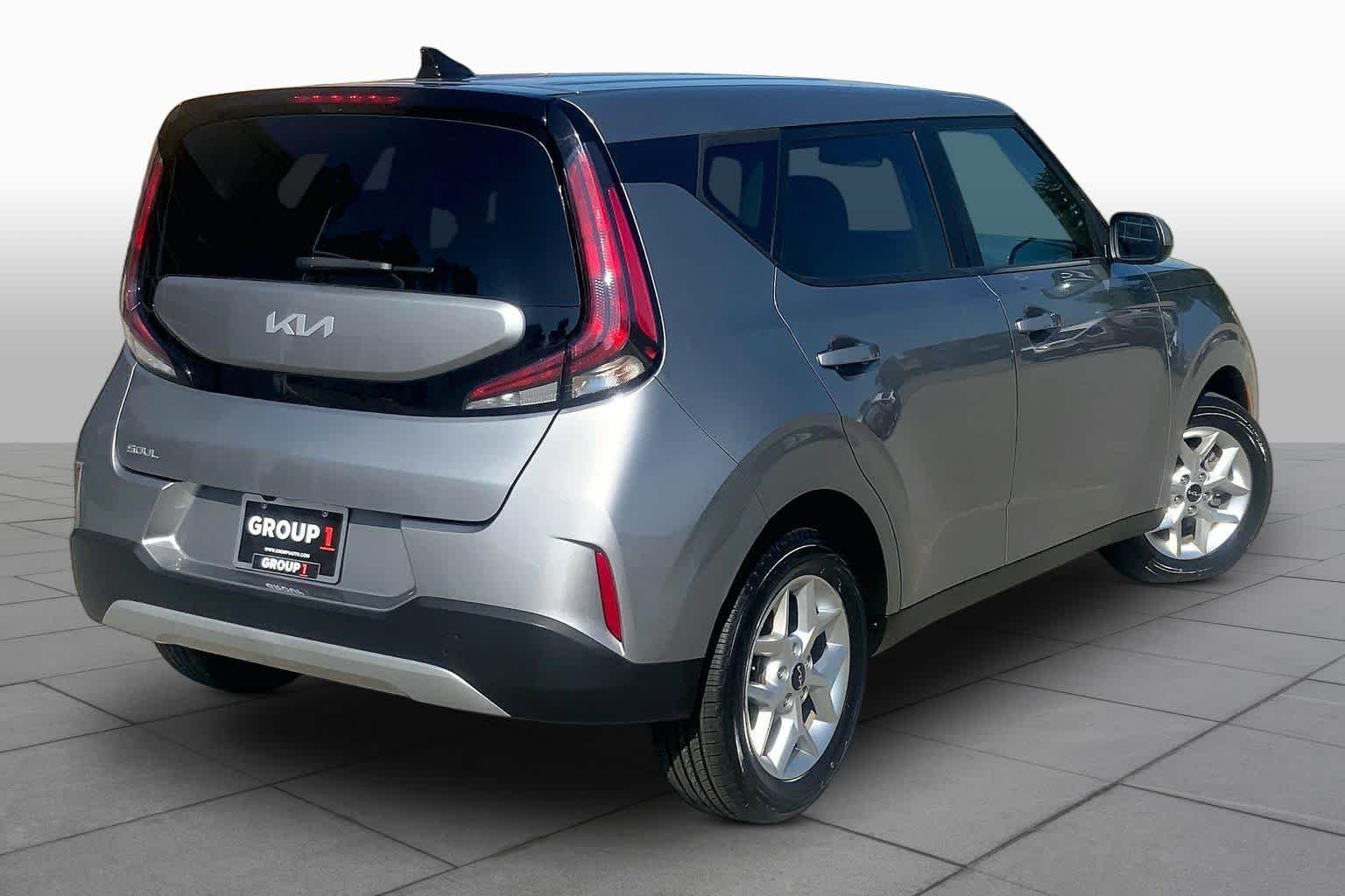 Certified Used 2024 Steel Gray Kia LX image 12