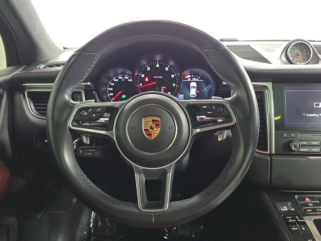 Used 2018  Porsche  image 14