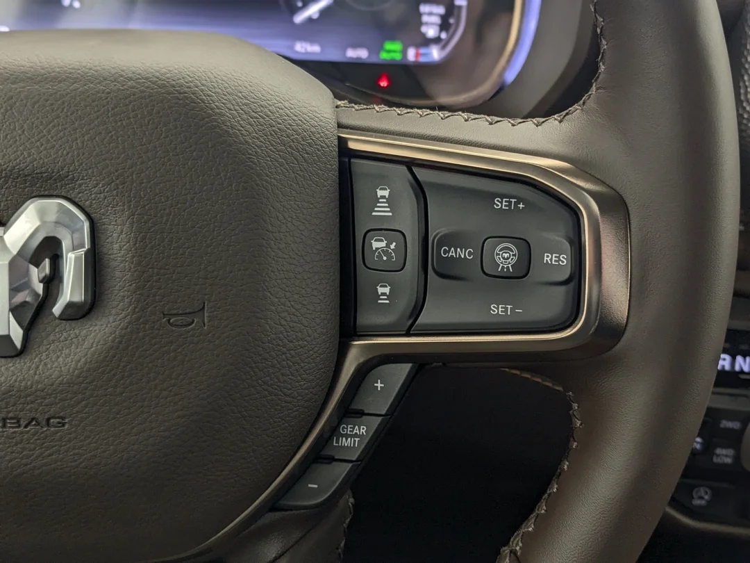 New 2026 Black RAM Limited Longhorn - - Pkg 27K - 5.7L HEMI V8 eTorque - Pano Sunroof - E?Locker Axle & More! image 18