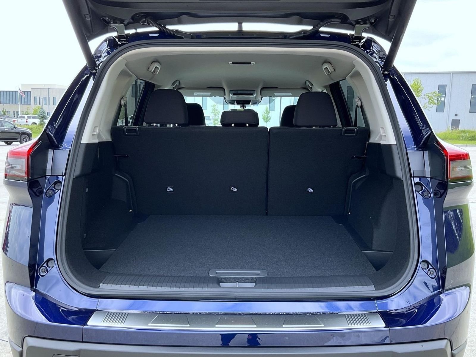 New 2026 Deep Ocean Blue Pearl Nissan SV image 22
