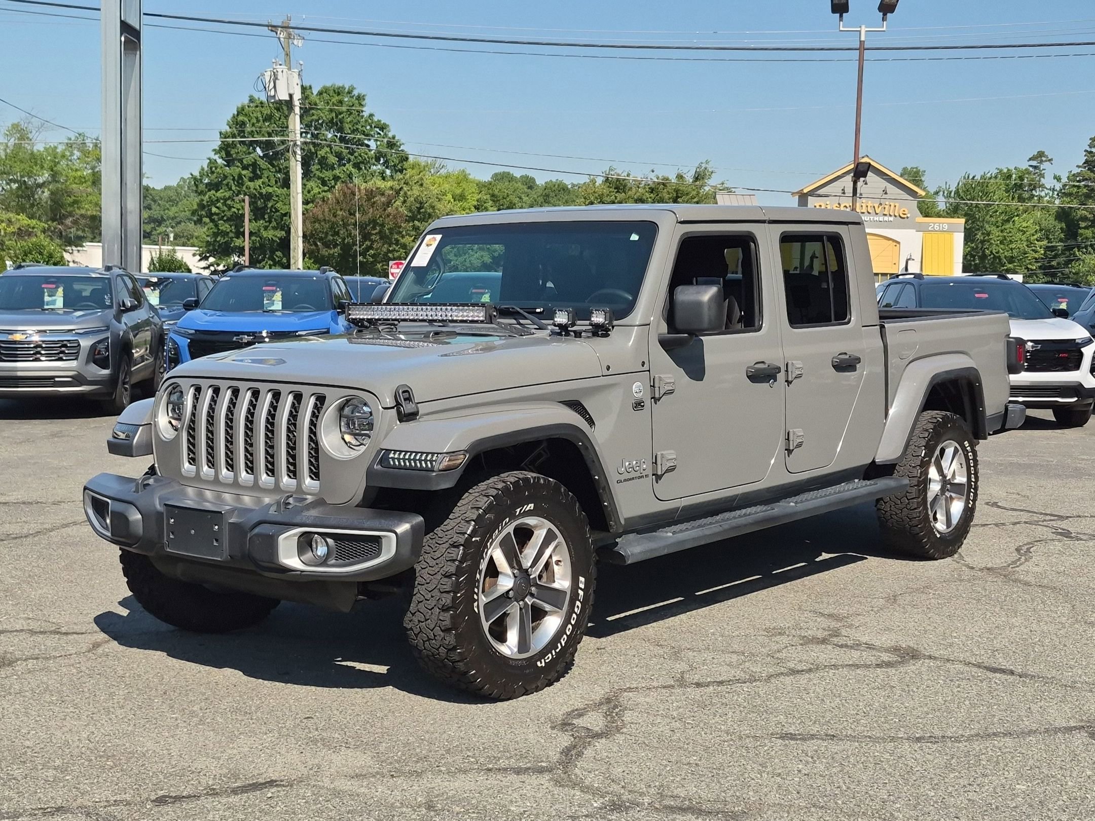 2023 Jeep Gladiator Overland's photo