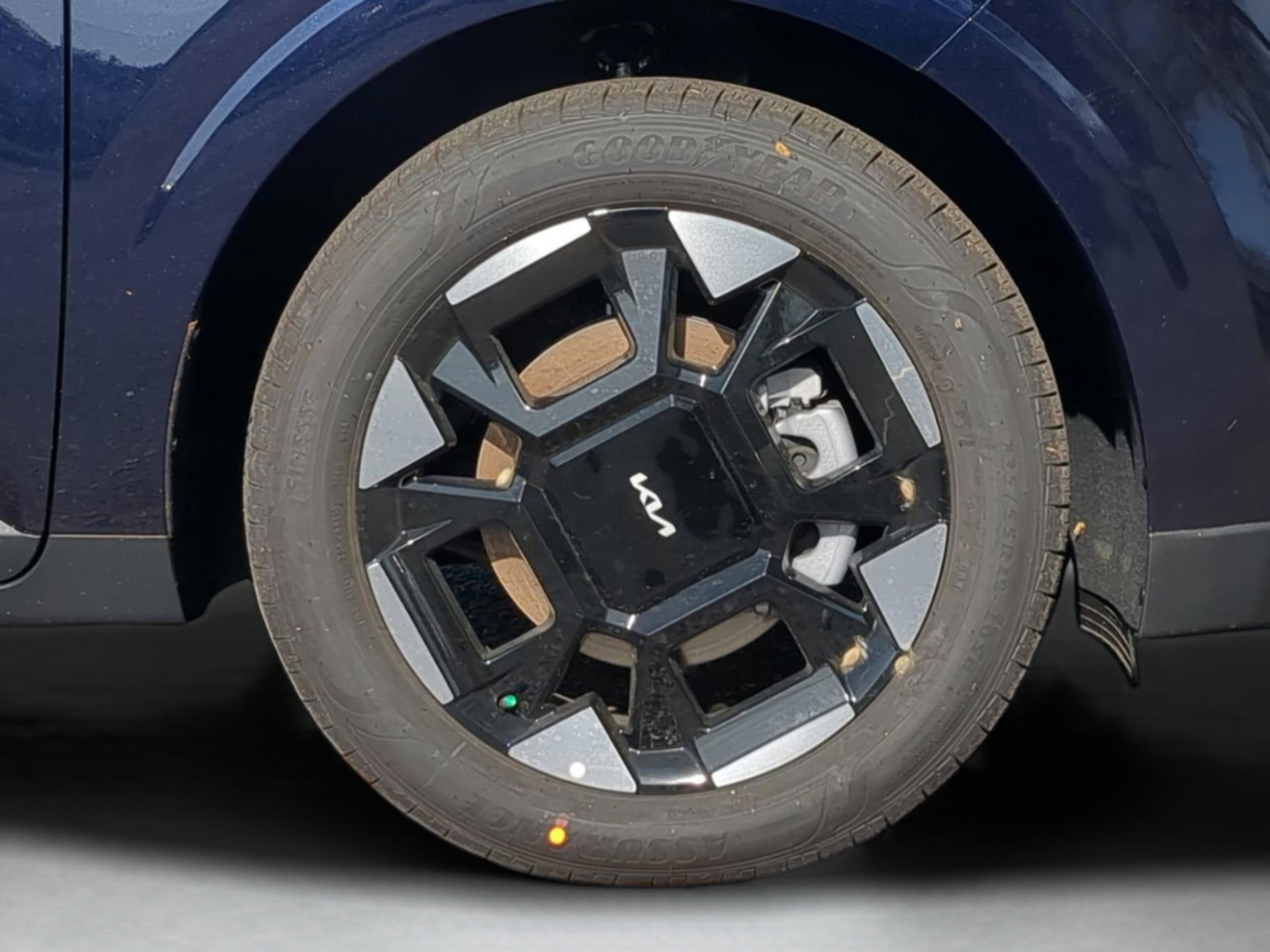 New 2026 Deep Chroma Blue Kia EX image 32