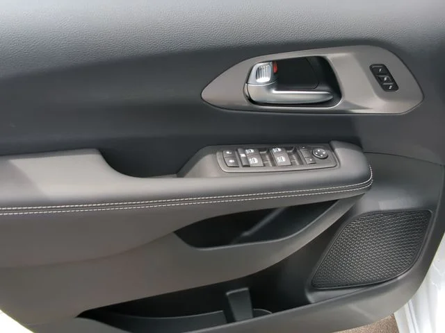 2026 Chrysler Pacifica Select - Photo 36