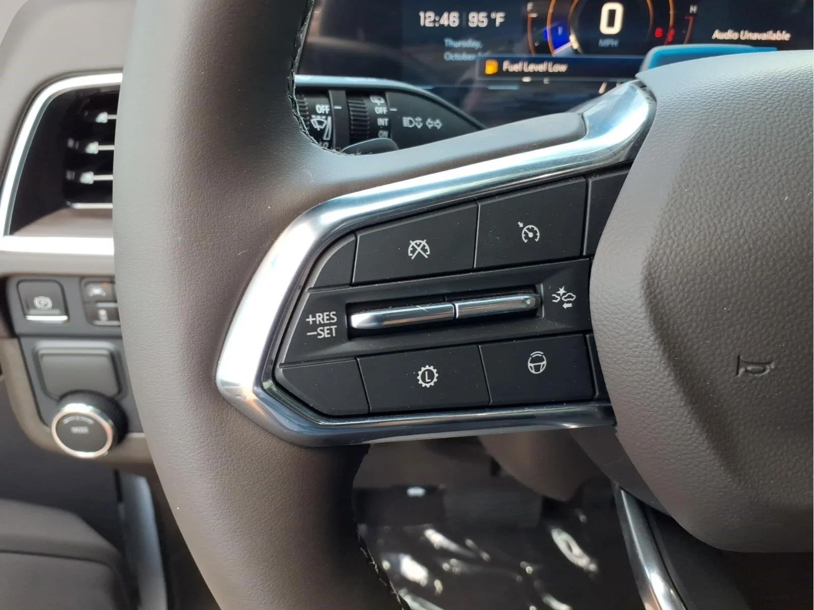 New 2027 Summit White Chevrolet LT image 21
