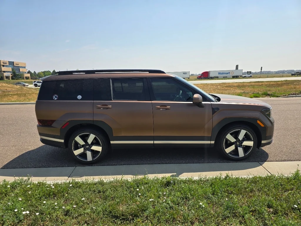 Used 2025 Earthy Brass Matte Hyundai Limited image 6