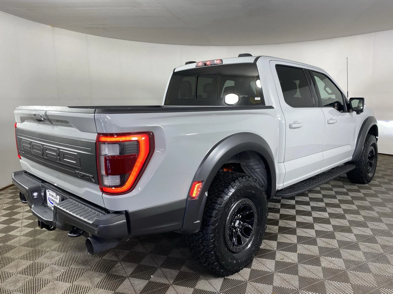 Used 2023 Avalanche Gray Ford Raptor image 6