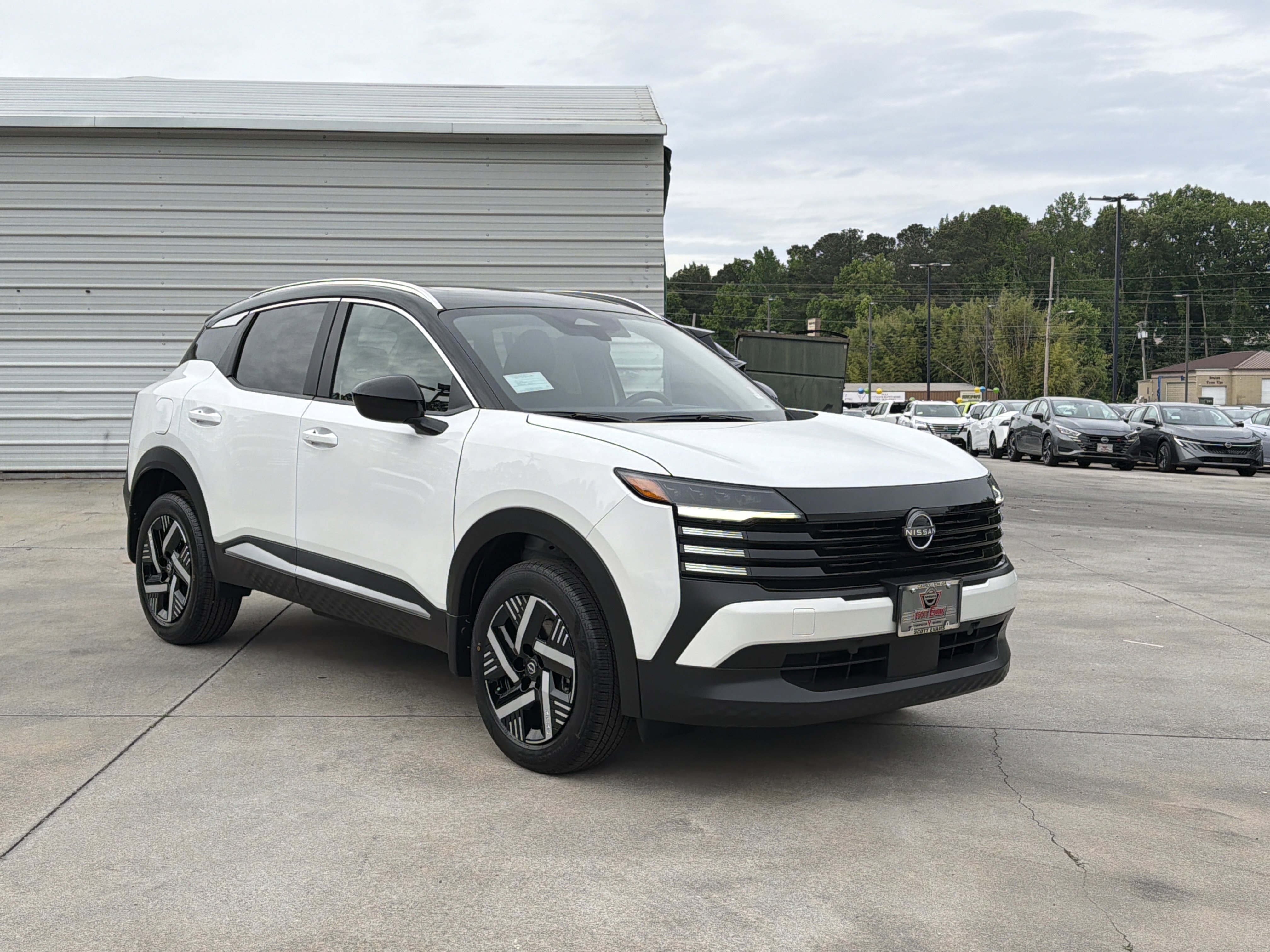 New 2026 Aspen White Tricoat/Super Black Nissan SV image 2
