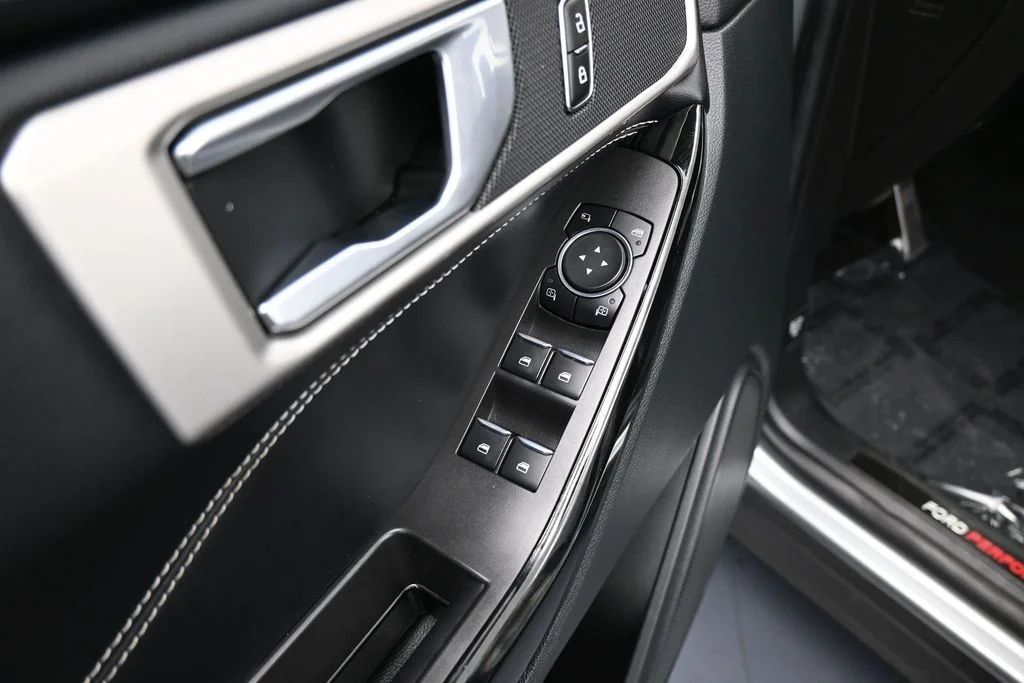 2023 Ford Explorer ST - Photo 13