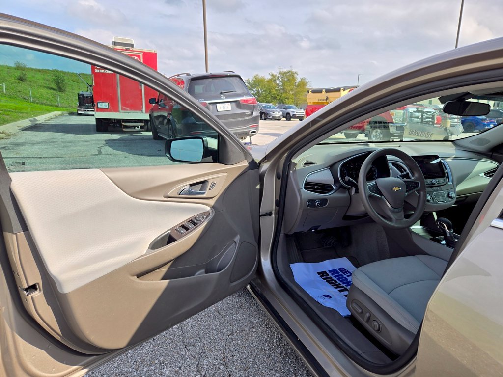 Used 2022 Gray Chevrolet LT image 11