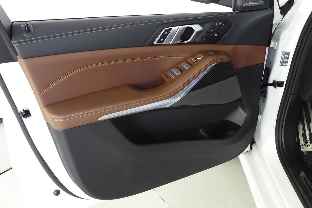 Used 2025 Mineral White Metallic BMW M60i image 11