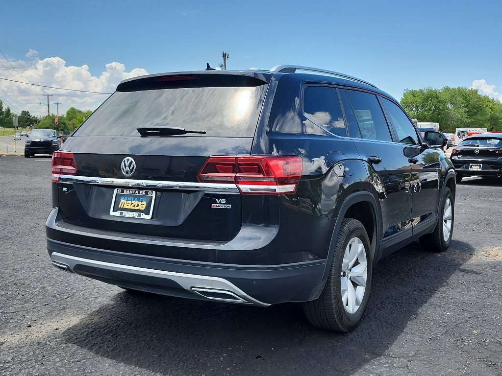 Used 2018 Deep Black Pearl Volkswagen 3.6L V6 SE image 6