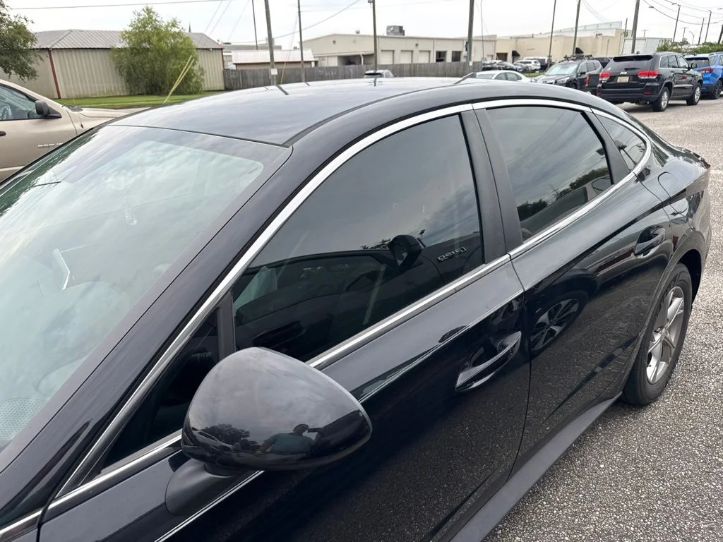 Used 2021 Black Hyundai SE image 6