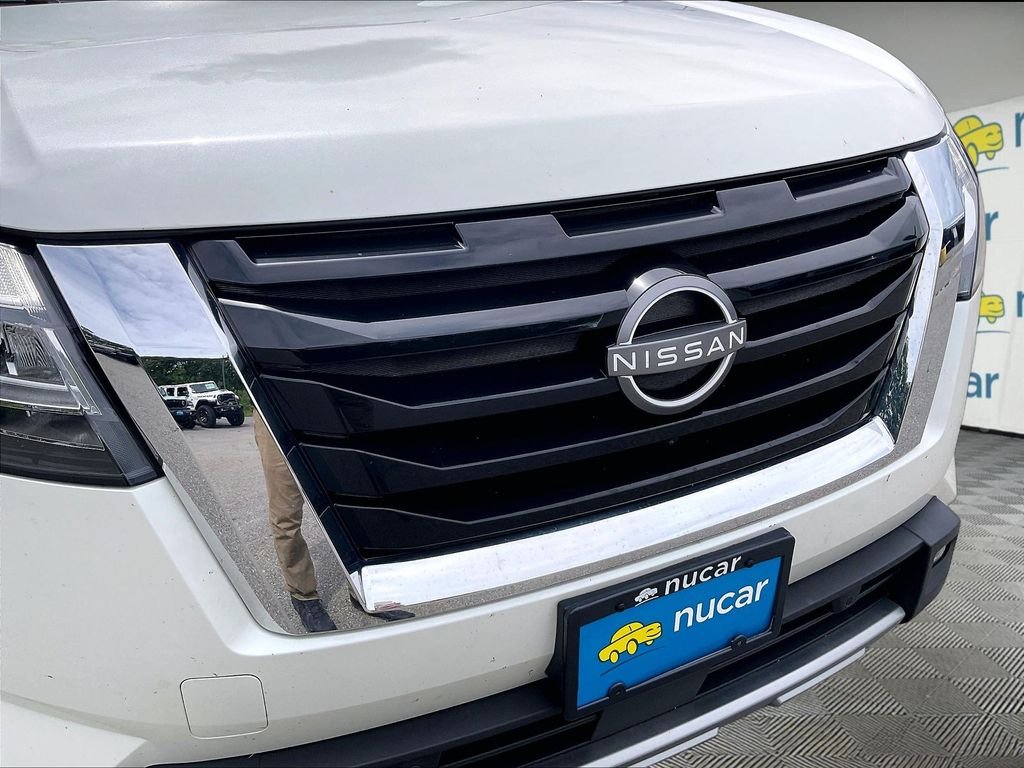 Used 2023 Pearl White Tricoat Nissan Platinum image 31