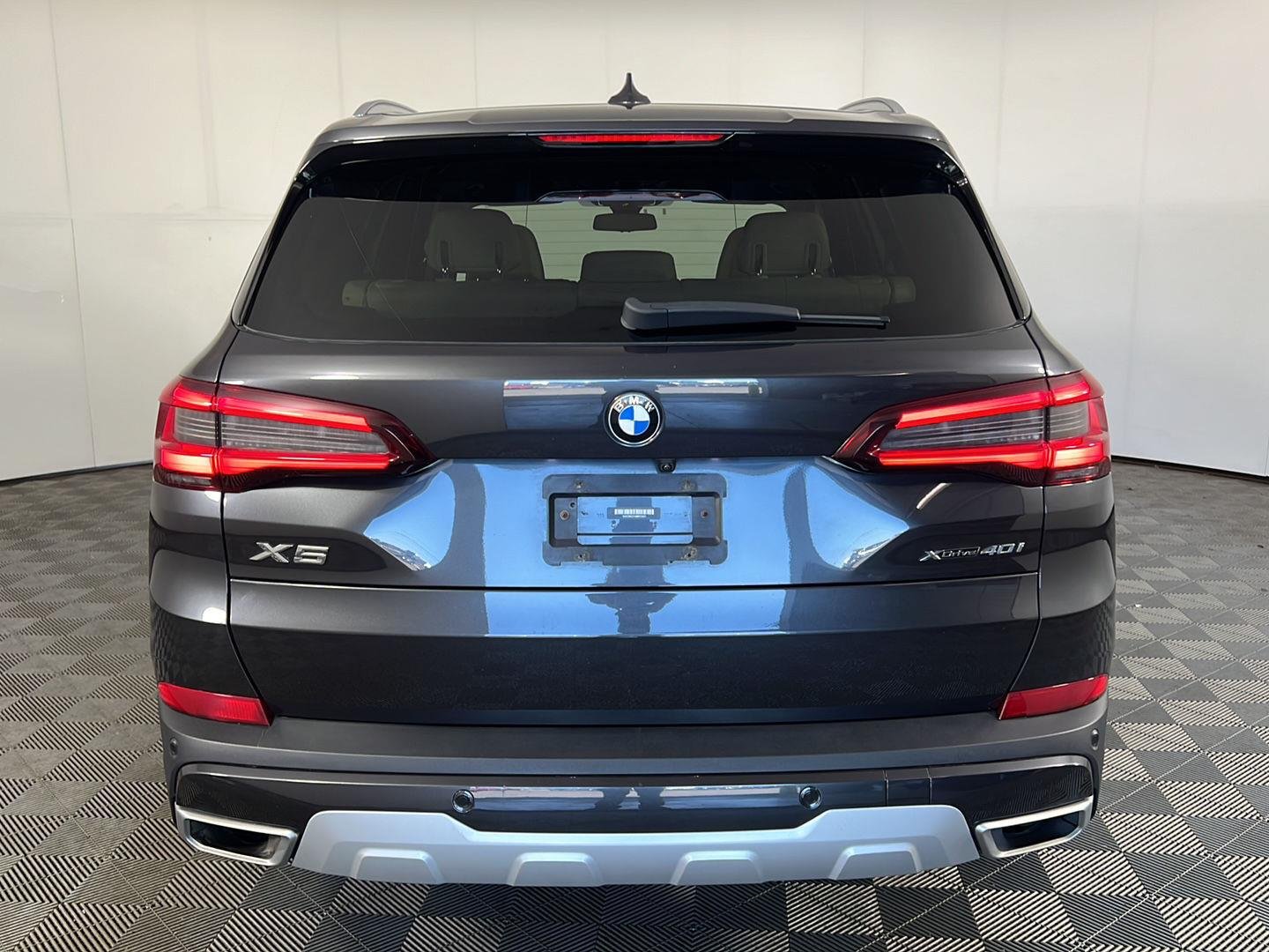 Used 2021  BMW xDrive40i image 6