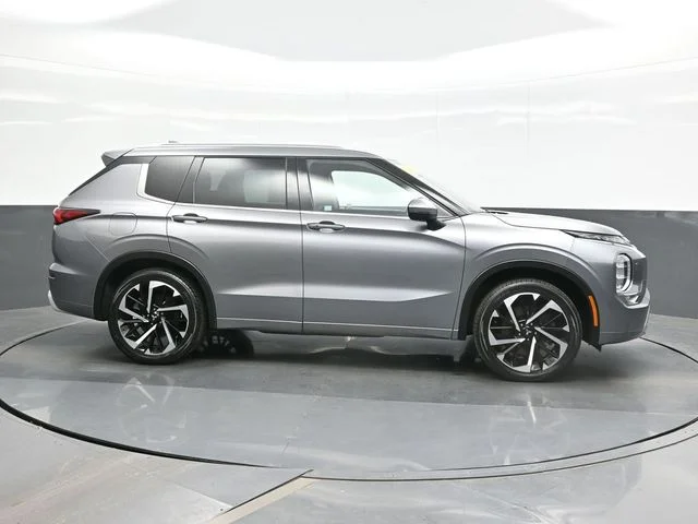 Used 2022  Mitsubishi SEL image 8