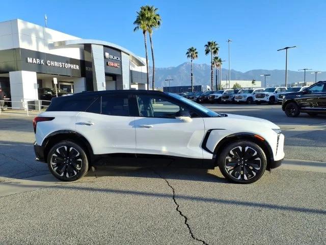 Used 2026 Polar White Tricoat Chevrolet RS image 3