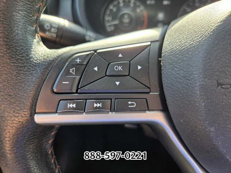 Used 2022 Aspen White NISSAN SR image 28