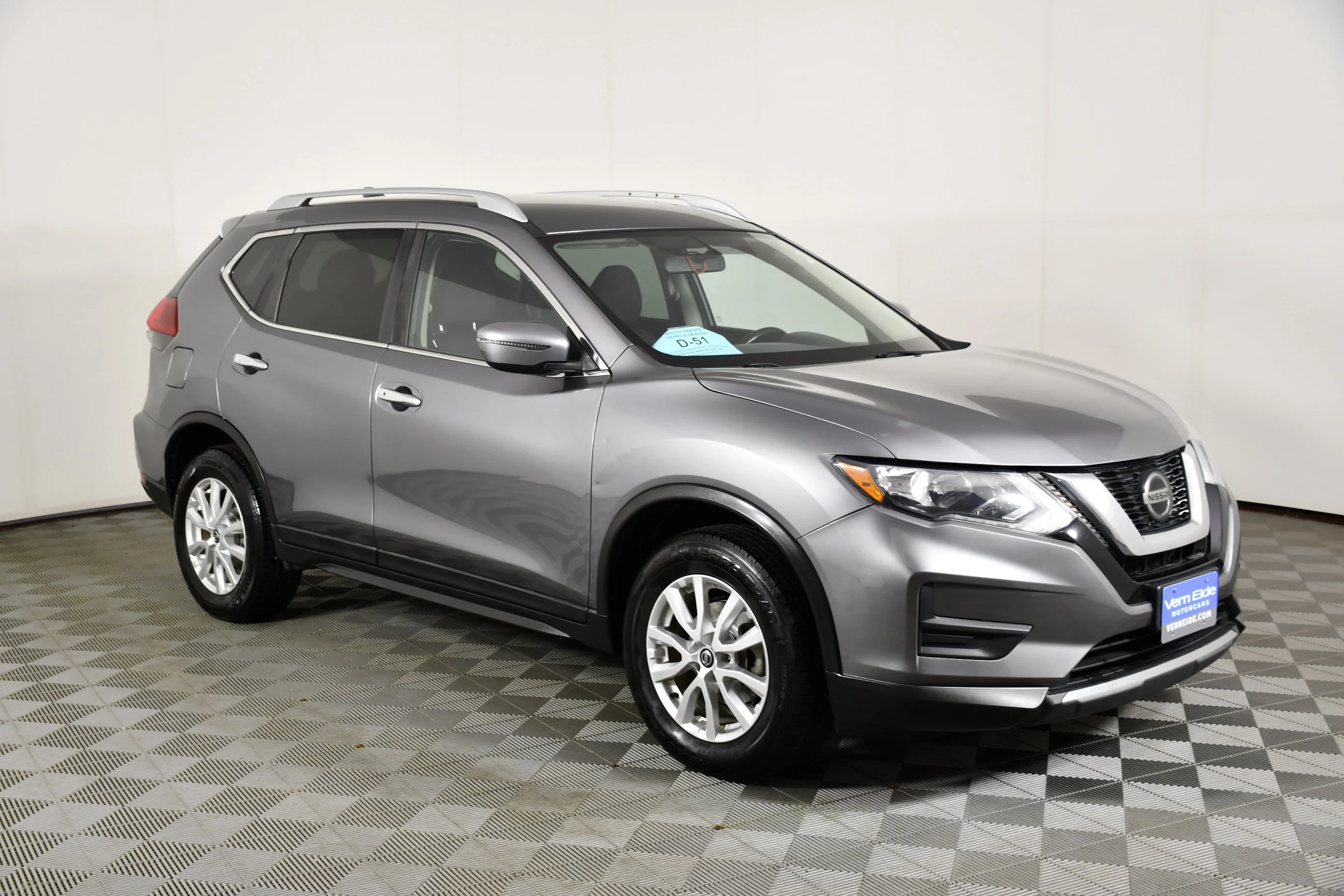 Used 2018 Gun Metallic Nissan SV image 4