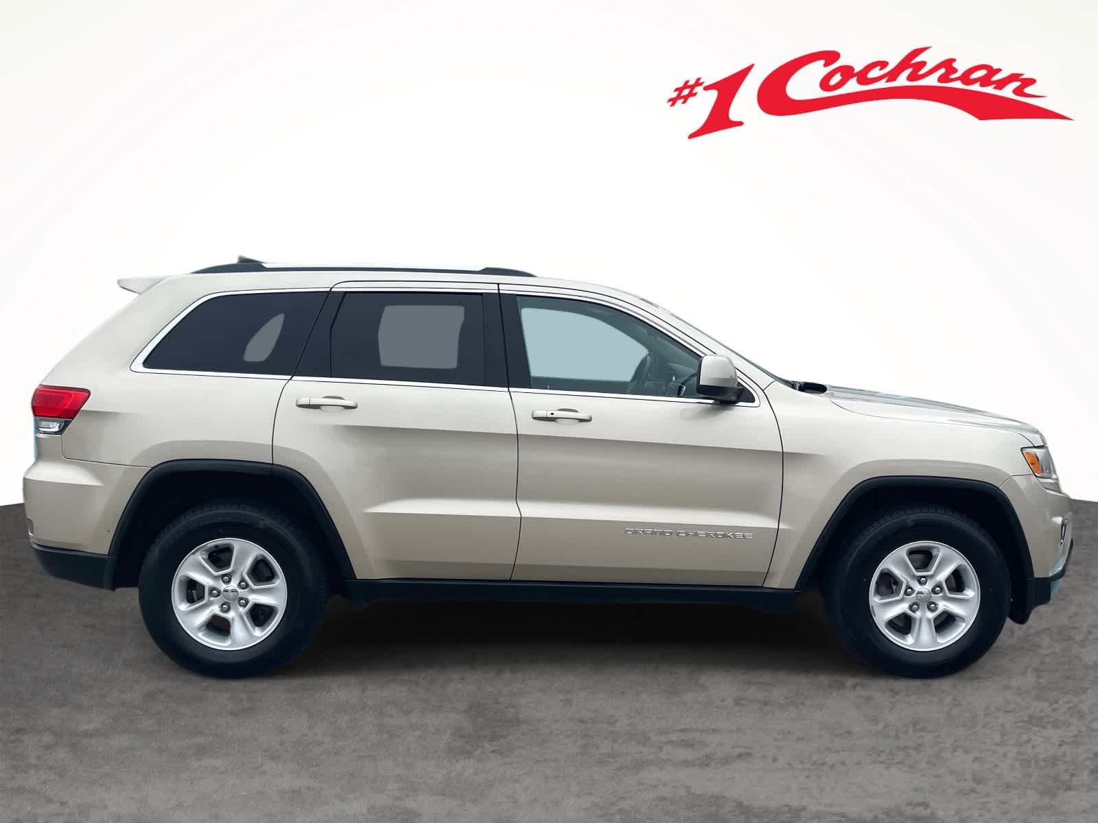 Used 2014 Cashmere Pearlcoat Jeep Laredo image 8