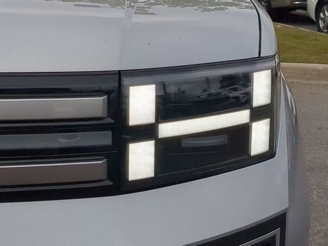 New 2026 Silver Hyundai SEL FWD image 30
