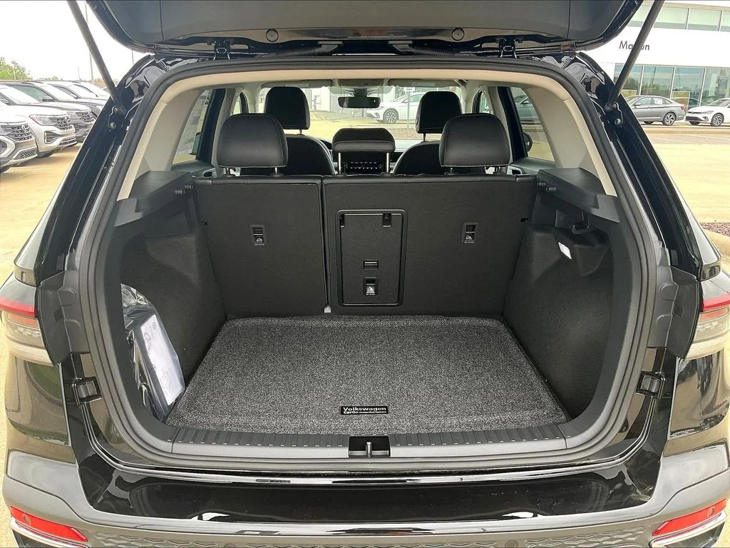 New 2026 Black Volkswagen 1.5T SE image 12