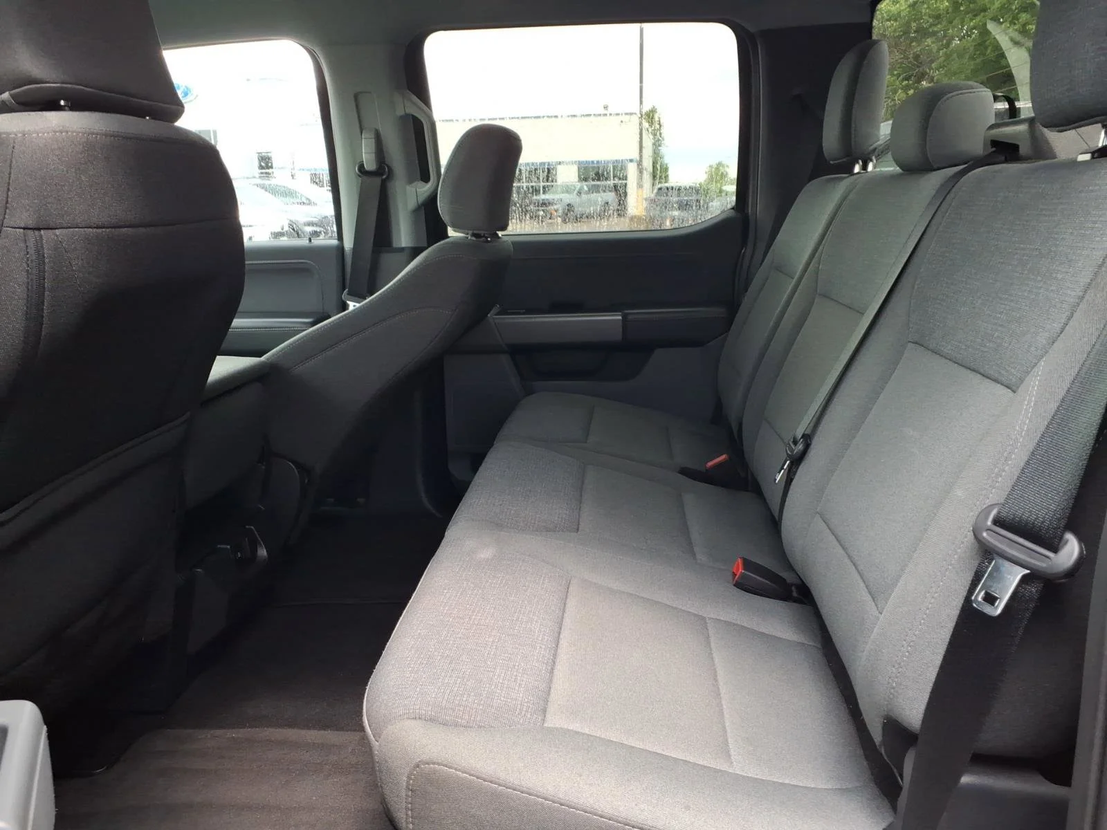 Used 2025 Gray Metallic Ford XLT image 25