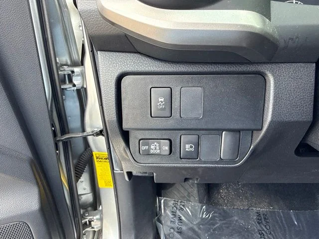 Used 2022 Silver Toyota SR5 image 26