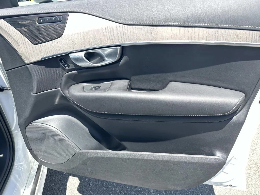 Used 2023  Volvo Ultimate image 13