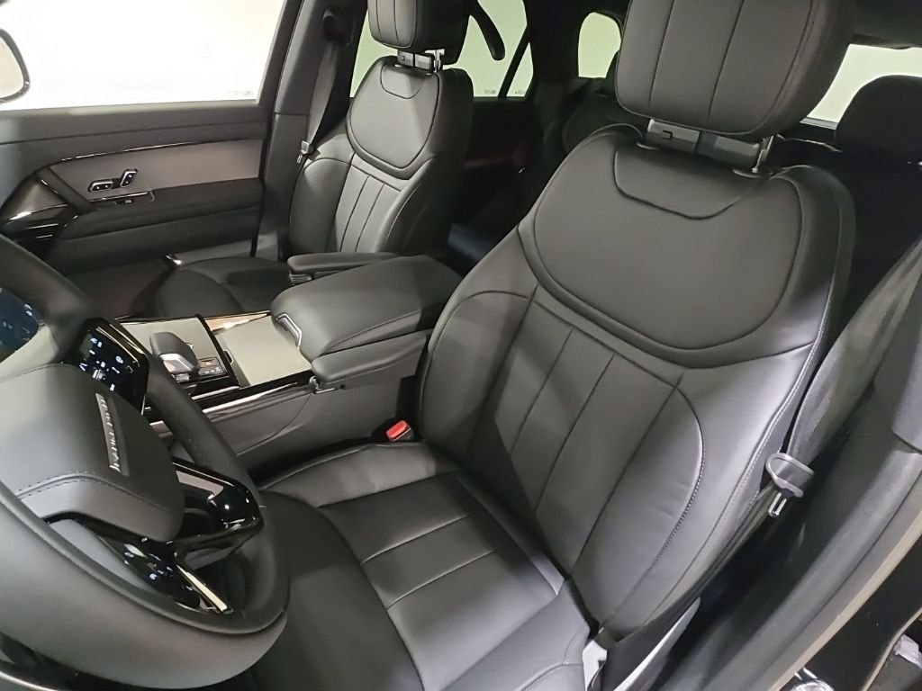 New 2026 Santorini Black Land Rover Dynamic SE image 18