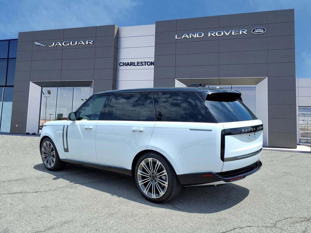 New 2026 Fuji White Land Rover SE image 3