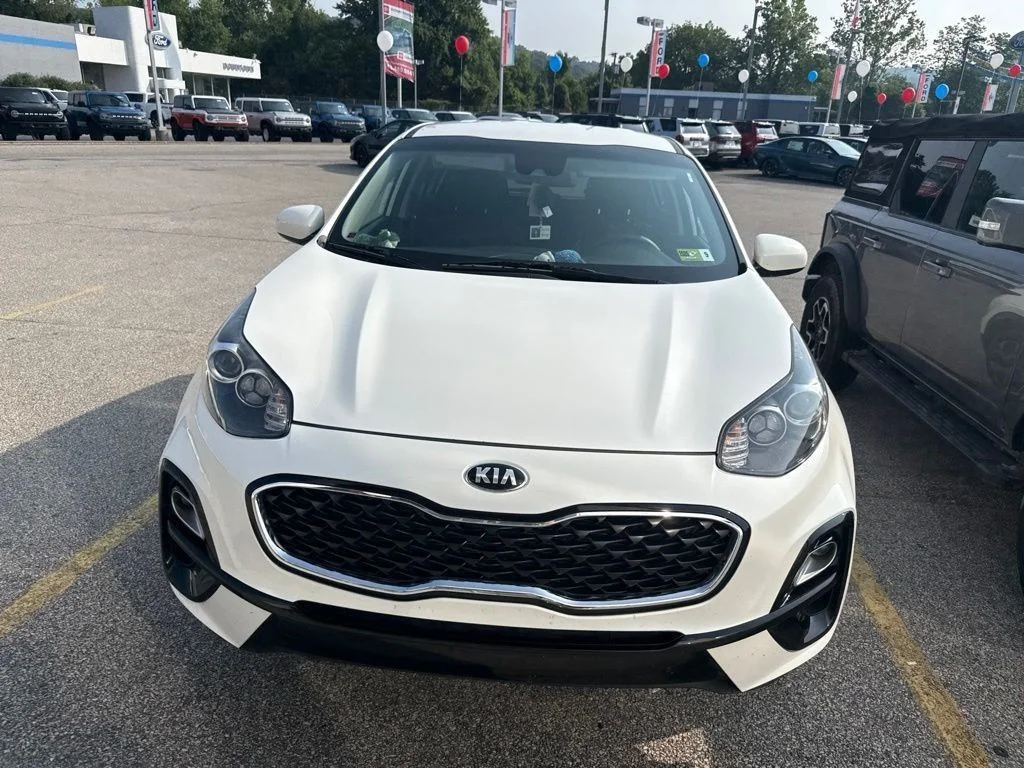 Used 2022 White Kia LX image 2