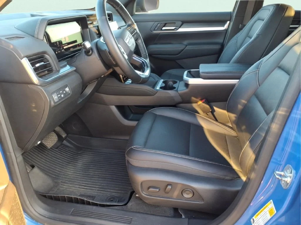 Used 2025 Blue GMC Elevation image 20