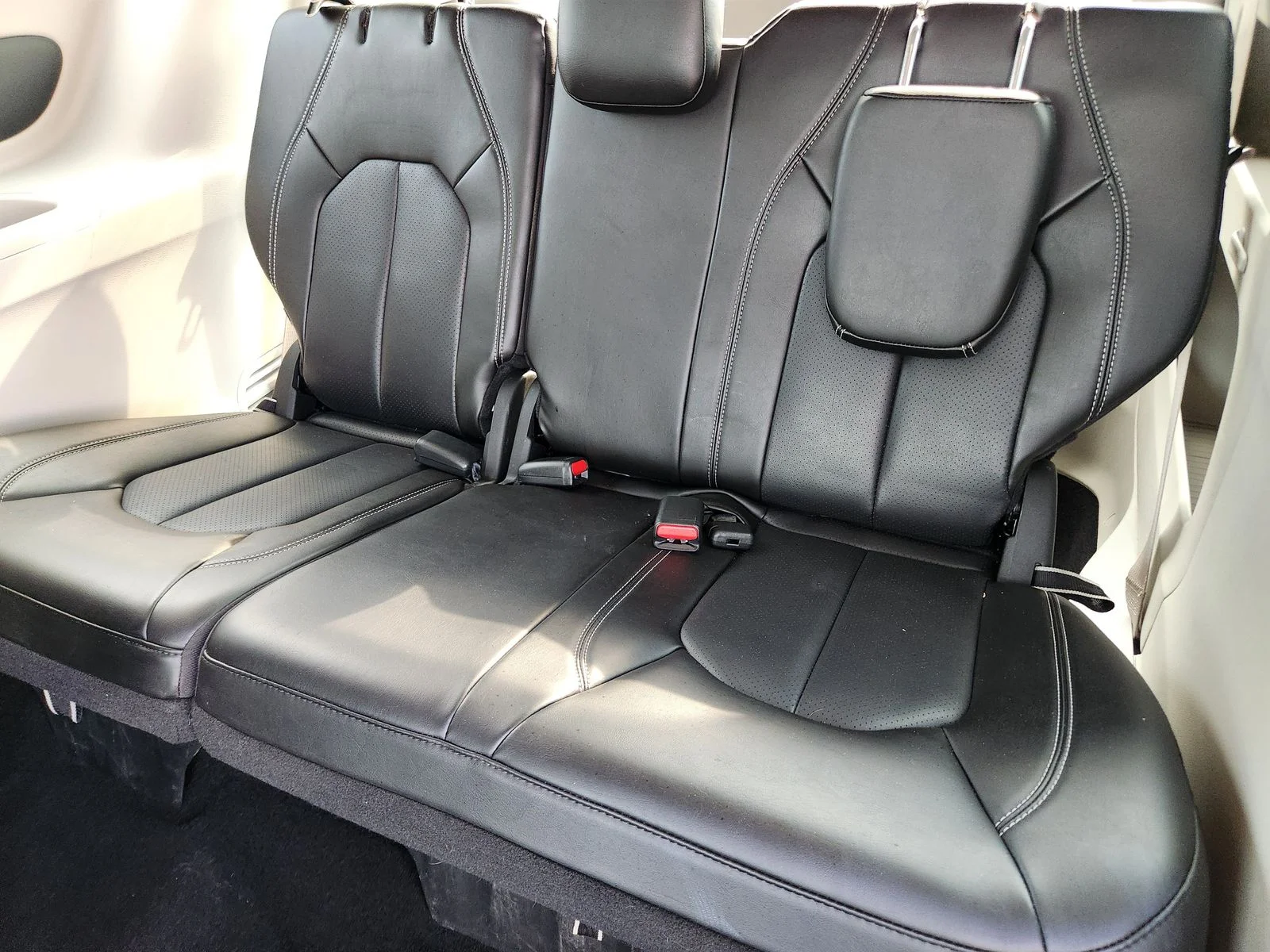 Used 2023 White Chrysler Touring L image 28