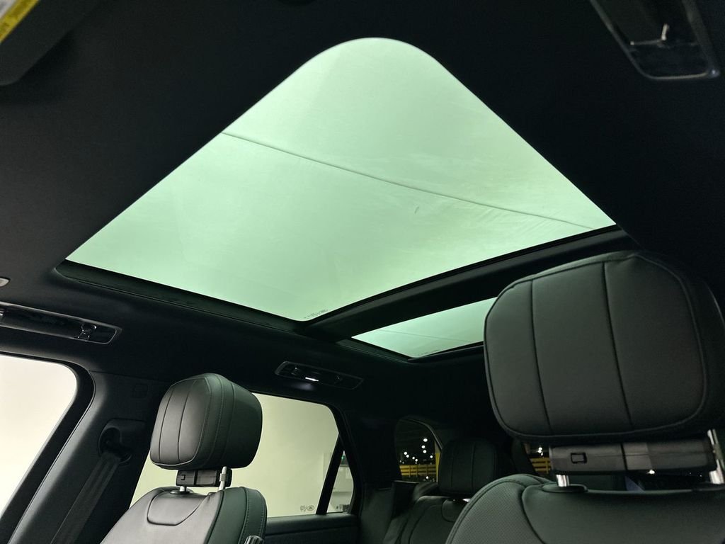 New 2027 Santorini Black Land Rover Dynamic SE image 11