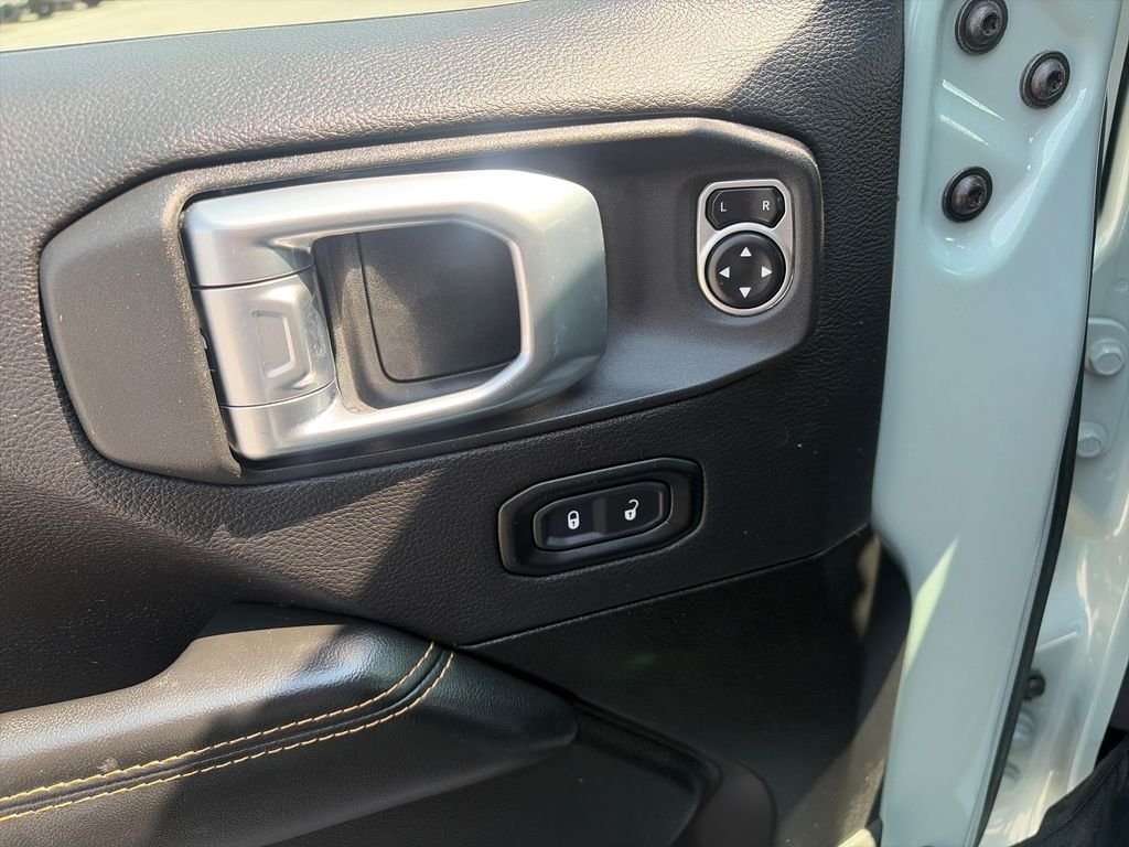 Used 2024 Earl Clearcoat Jeep Sahara image 12