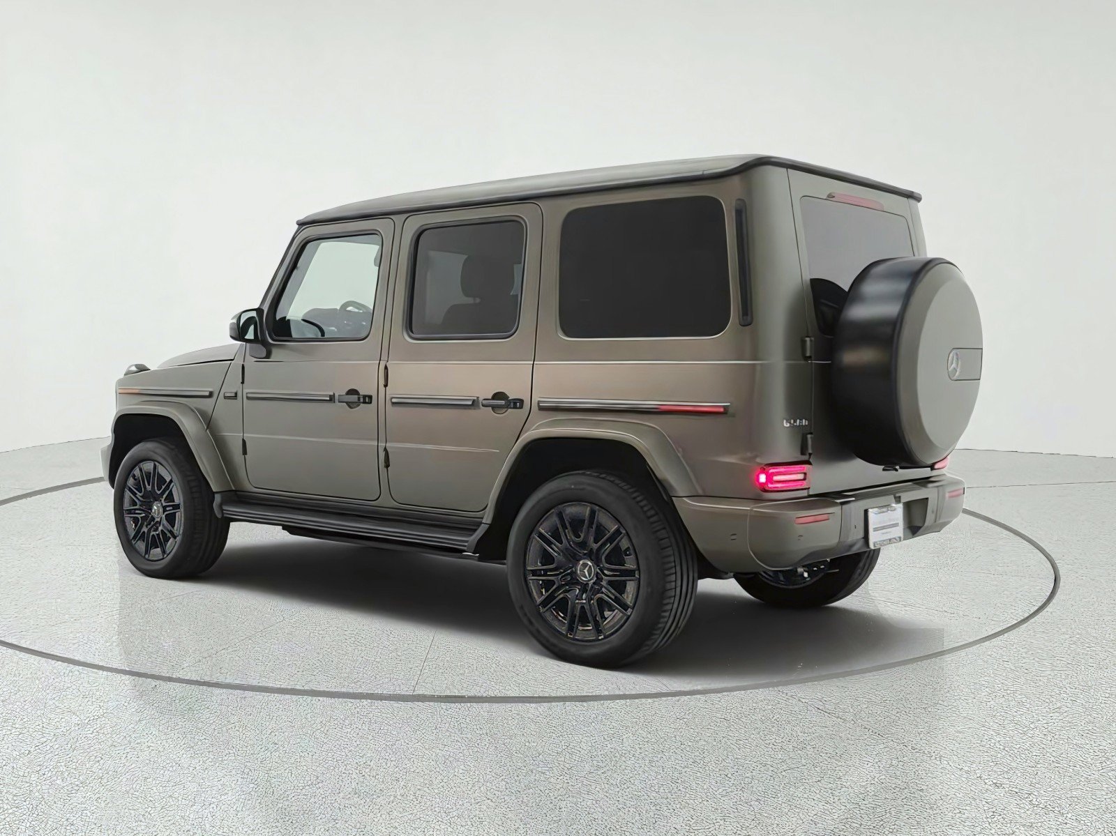 New 2027 MANUFAKTUR Dark Olive Green Magno Mercedes-Benz G 580e SUV image 28