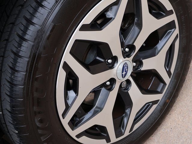 Used 2022 Green Subaru Premium image 39
