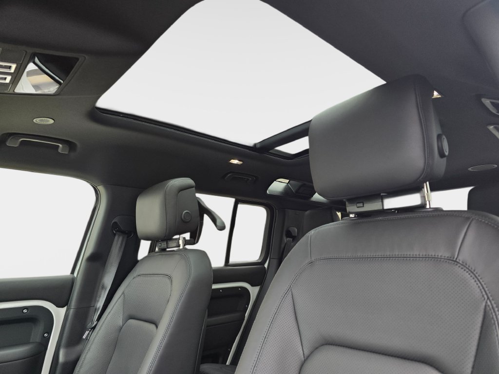 New 2026 Fuji White LAND ROVER X-Dynamic SE image 31