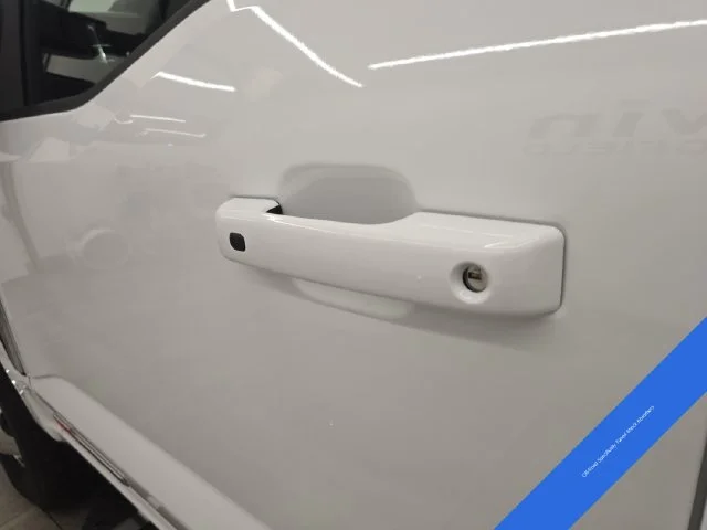 New 2027 Oxford White Ford F-350® Lariat® image 23