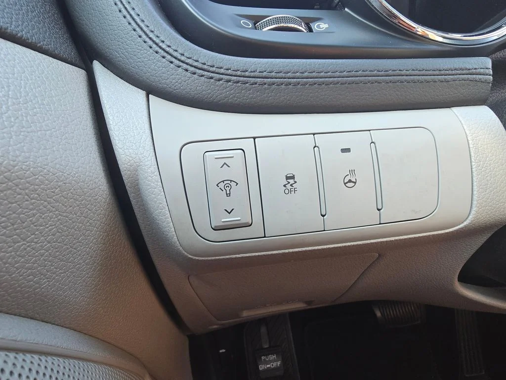 Used 2013 Silver Kia EX image 20