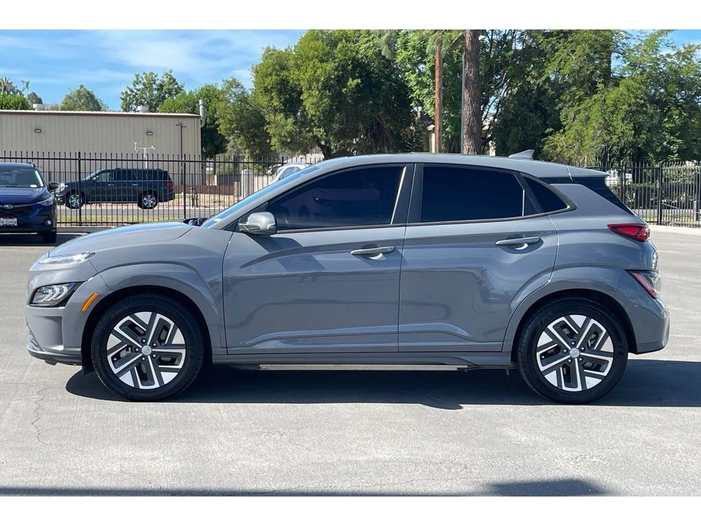 Used 2023 Galactic Gray Hyundai Limited image 3