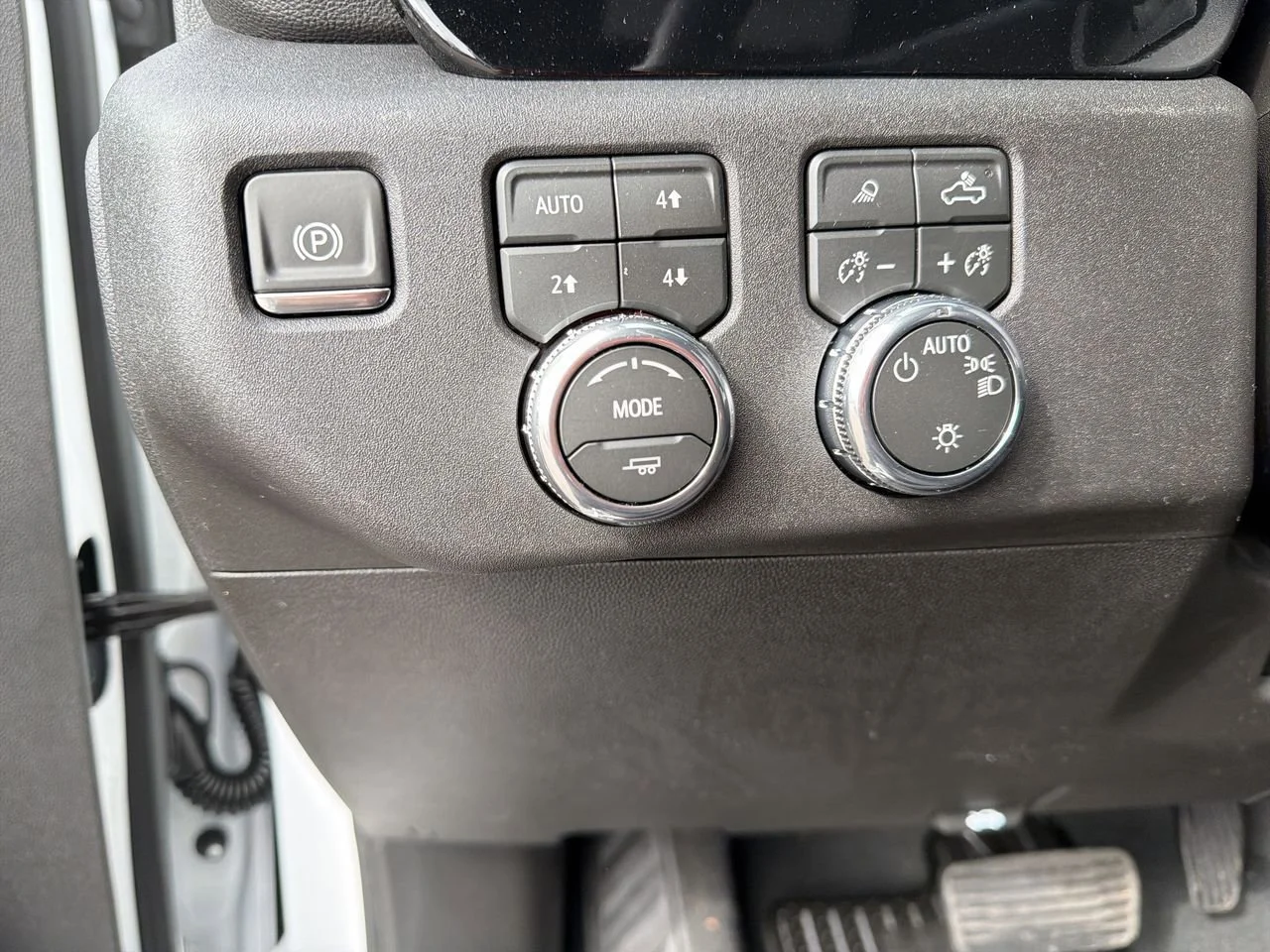 New 2026 Summit White GMC SLE image 15