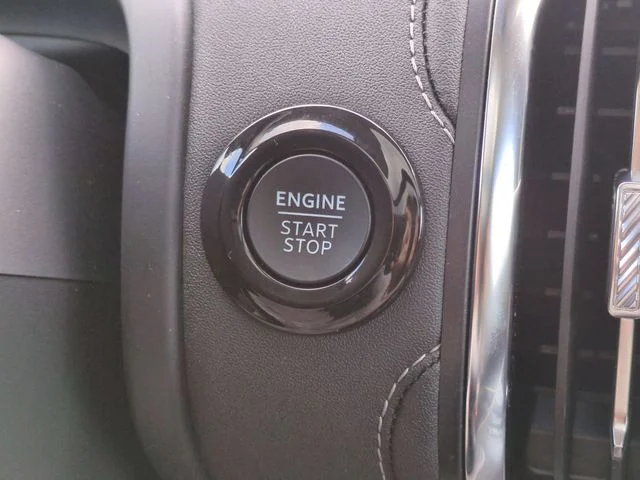 Used 2025 Silver Ford Platinum image 27