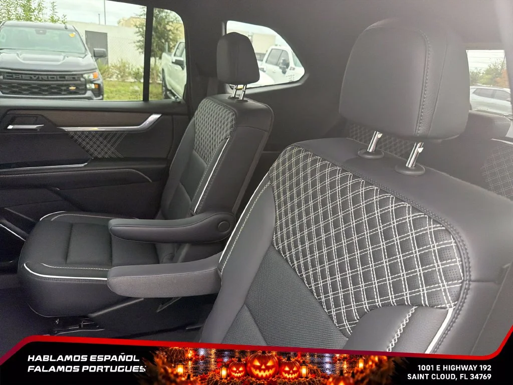 Used 2024 White Frost Tricoat GMC Denali image 25