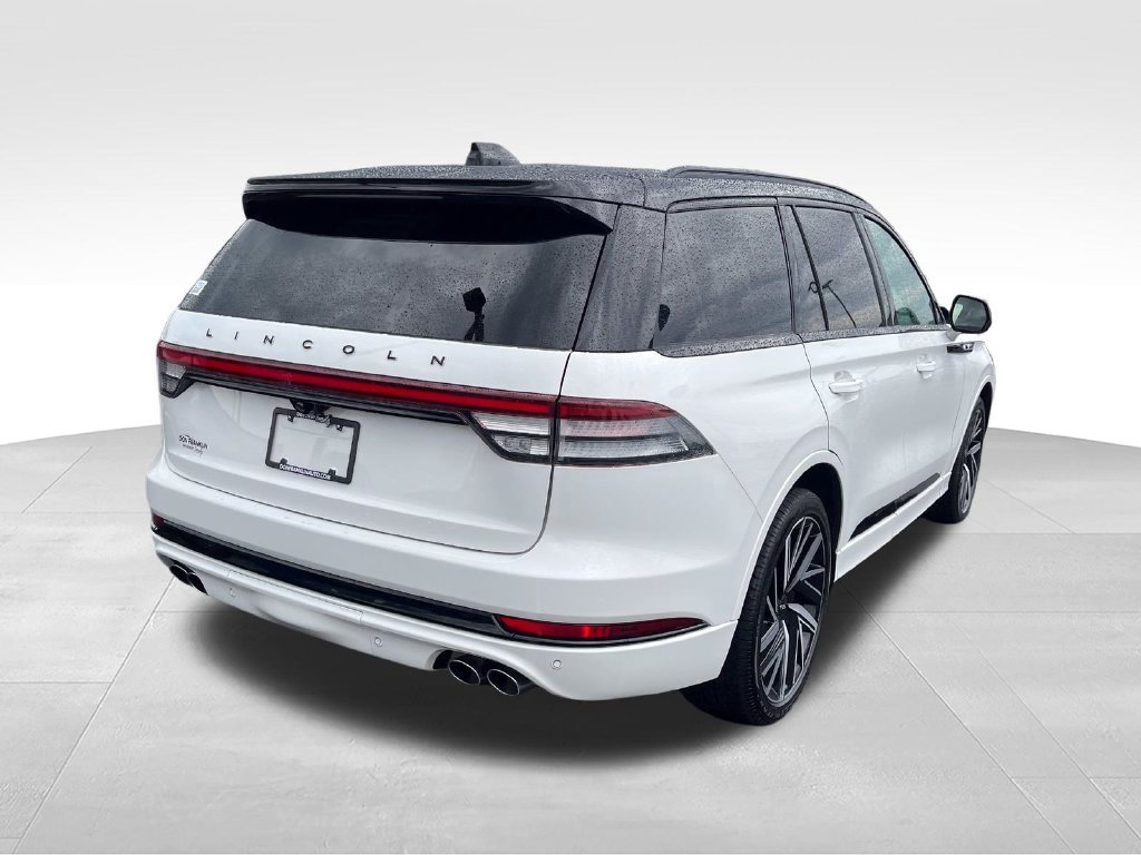 Used 2025 White Lincoln Black Label image 5