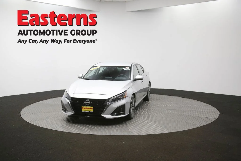 Used 2023 Silver Nissan 2.5 SV image 53