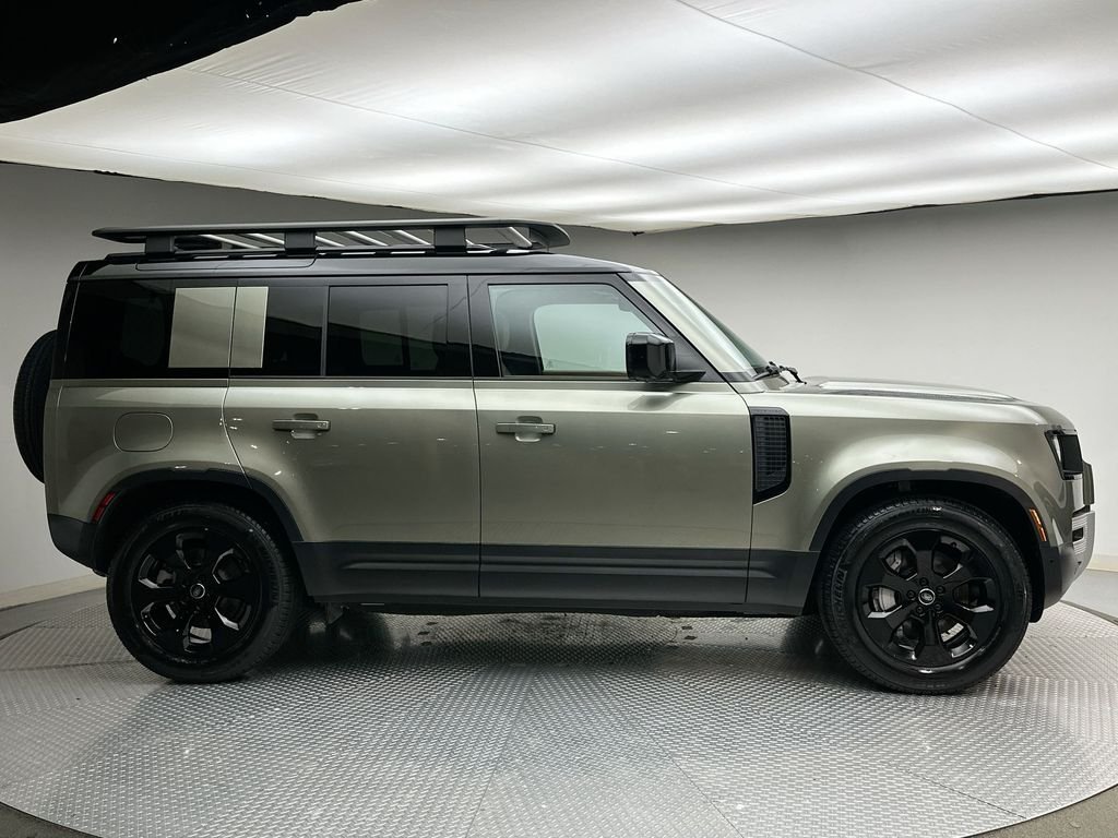 Used 2025 Pangea Green Metallic Land Rover S image 14