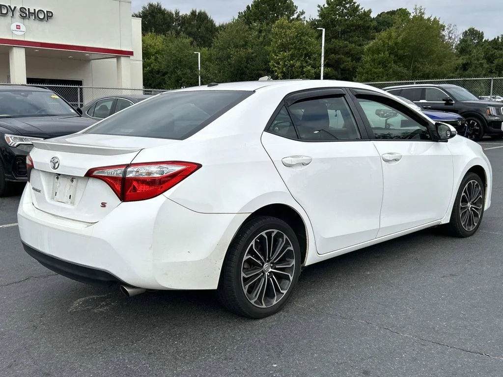 Used 2016 White Toyota S Premium image 7