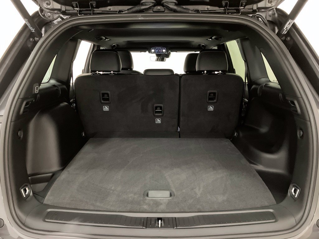 New 2026 Baltic Gray Metallic Clear-Coat Exterior Paint Jeep Laredo Altitude image 18